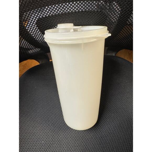 Vintage Tupperware Storage Container with Lid - Picture 1 of 6